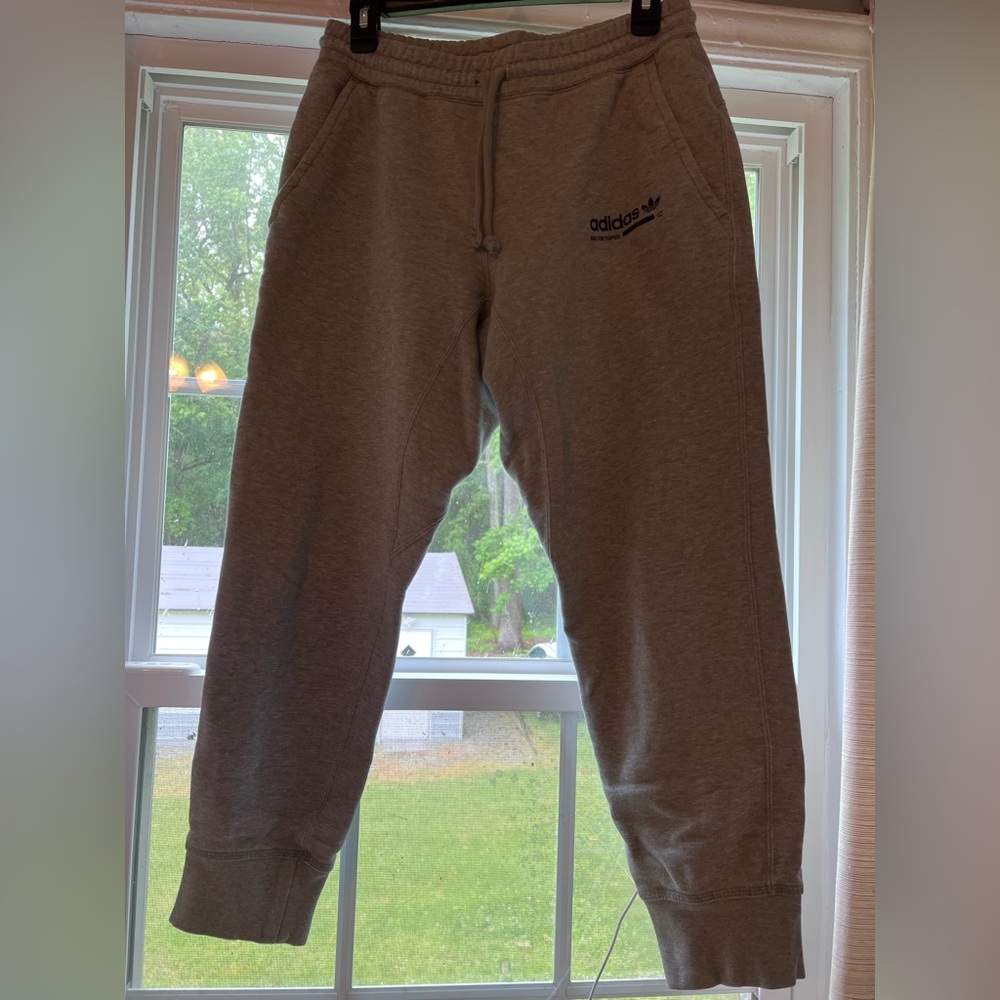 ADDIDAS sweat pants in light gray. Size M, with side pockets.